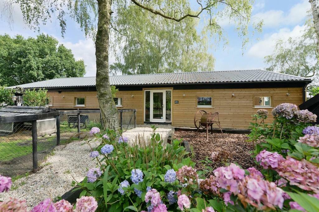 Bos En Beek Bed and Breakfast Ulvenhout Eksteriør billede